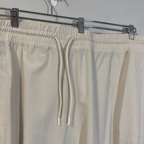 Old Navy NWT High-Waisted StretchTech Cargo Joggers Wish Bone Cream Off White 4X - Picture 4 of 13